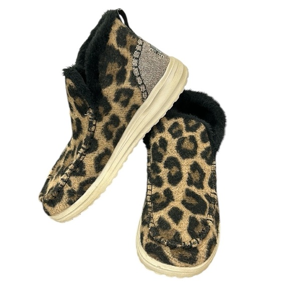 Hey Dude Denny Beige Leopard Animal Print Fur Ankle Bootie 6 Lightweight Comfy - Picture 1 of 11